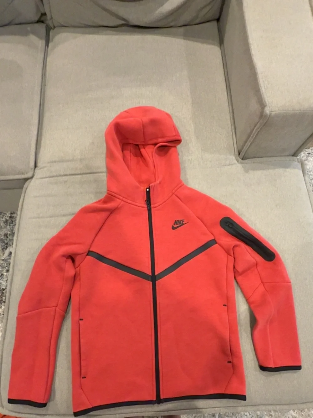 YOUTH (L) Red Nike Tech Set